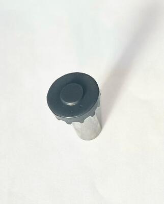 Rivetta tubolare in metallo con testa di plastica anti-sbloccante.